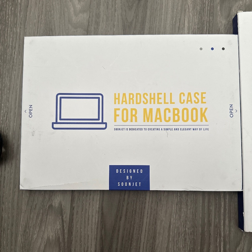 Hard shell case for MacBook Pro 13.6 inch